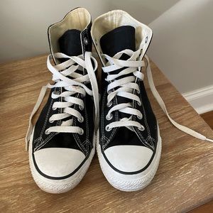 Converse tennis shoes